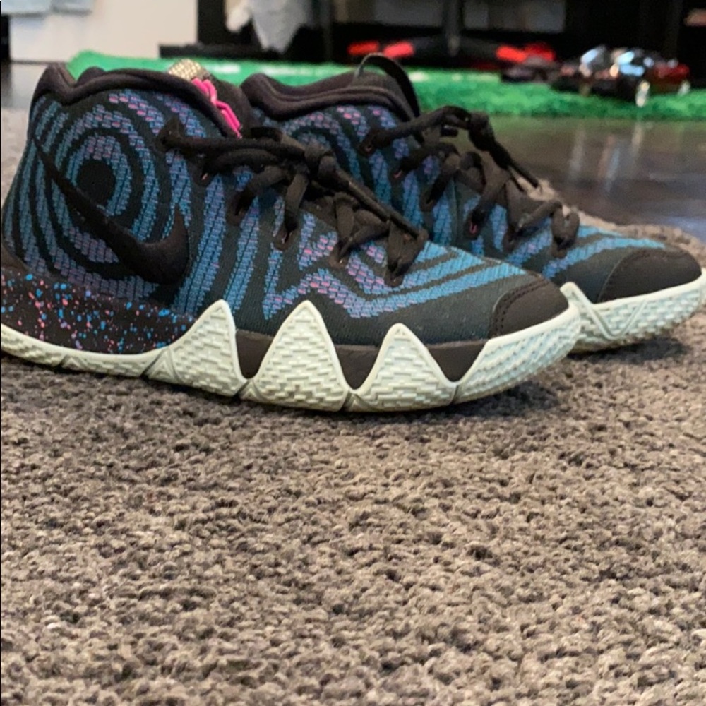Kyrie 4